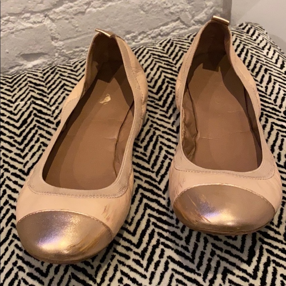 Elorie nude gold toe slip on flats sz 9.5